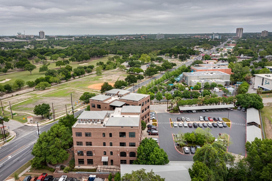 2632 Broadway St, San Antonio, TX for sale - Building Photo - Image 3 of 18