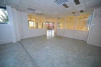 Office in Senlis for lease Interior Photo- Image 1 of 1
