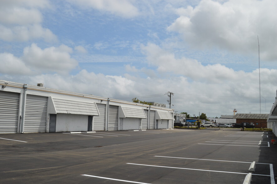 2099 NW 141st St, Opa Locka, FL for lease - Building Photo - Image 3 of 6