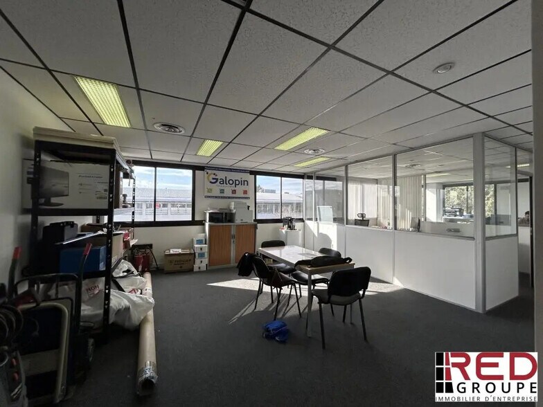 Office in Aix-en-Provence for lease - Building Photo - Image 3 of 4