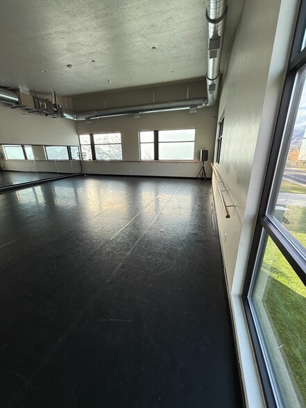 385 W 600 S, Heber City, UT for lease - Interior Photo - Image 3 of 5