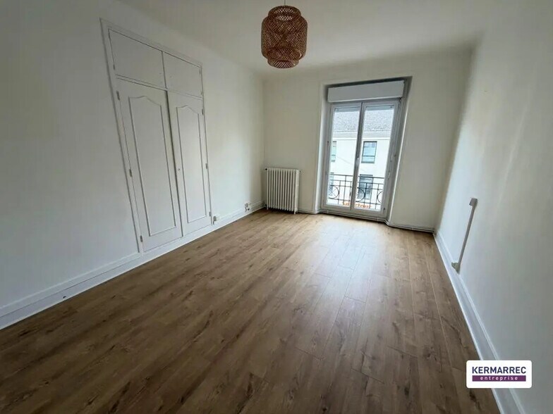 Office in Vannes for lease - Interior Photo - Image 2 of 4