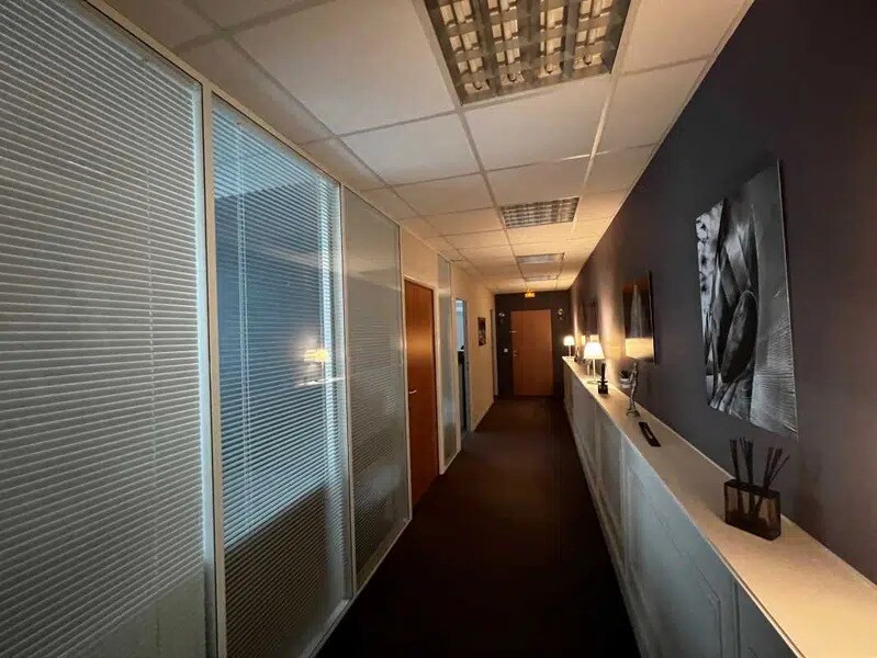 Location Bureaux 138 m² - Photo 1