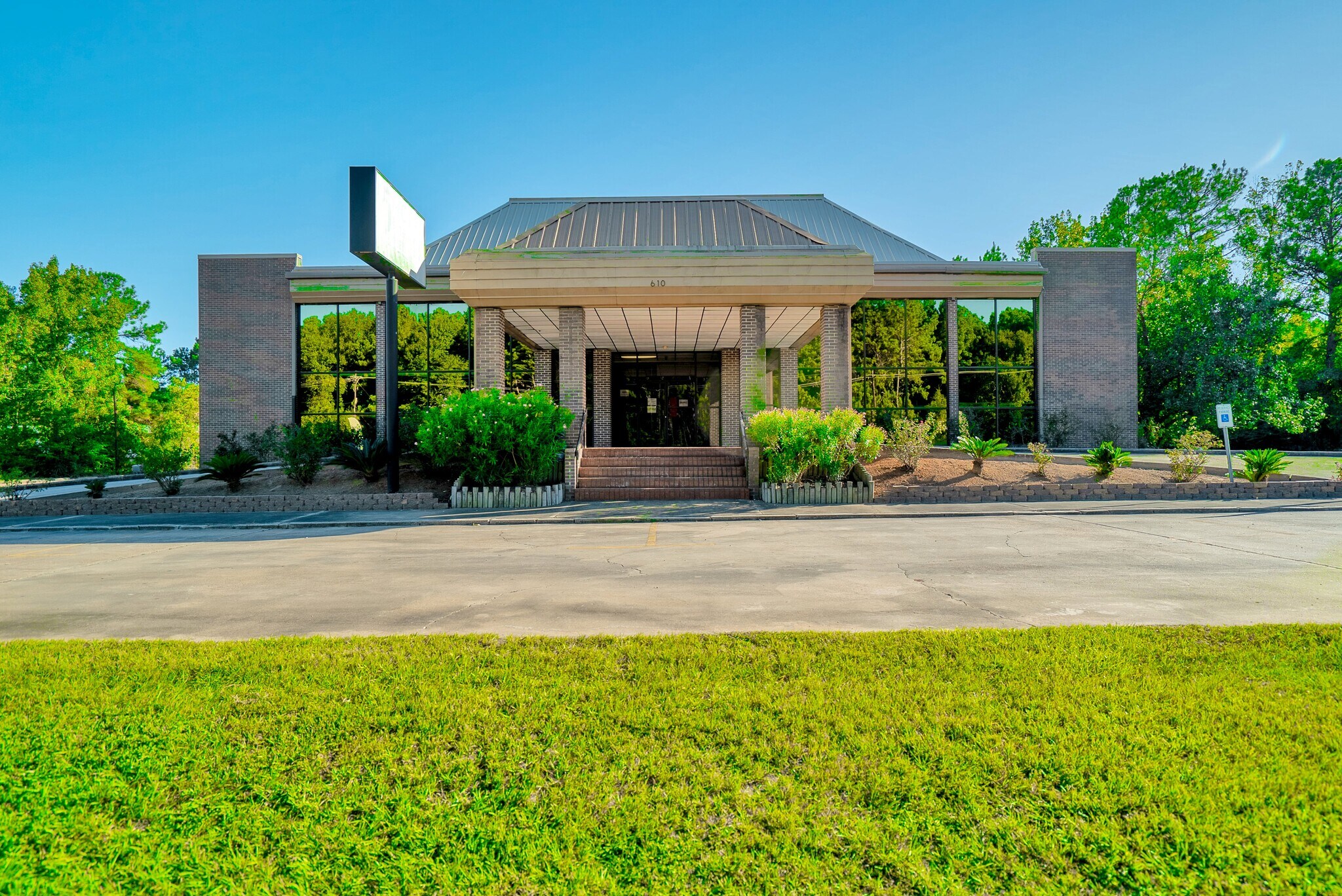 610 N Tx336loop E, Conroe, TX 77301