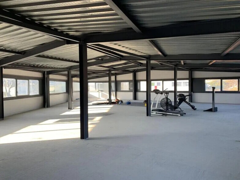 Office in Hyères for lease - Building Photo - Image 2 of 4