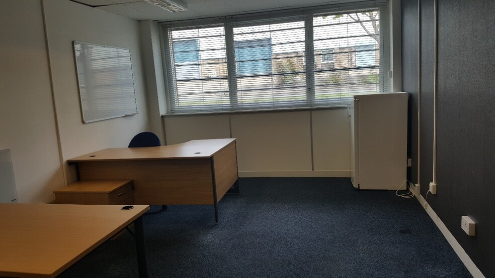 19 Hereward Rise, Halesowen for lease - Interior Photo - Image 3 of 23