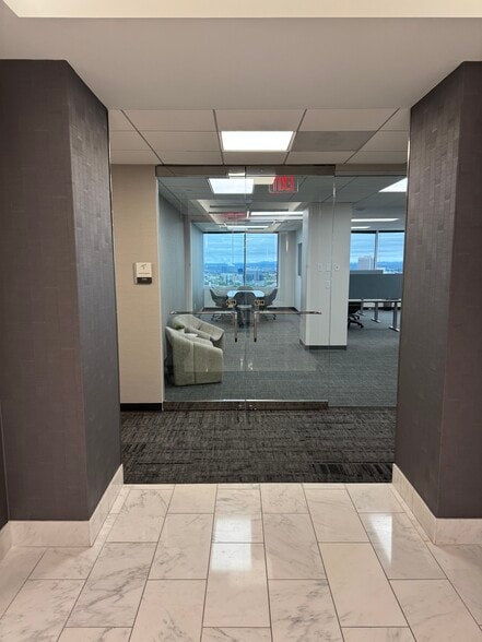 100 Peachtree St NW, Atlanta, GA for lease - Interior Photo - Image 2 of 13