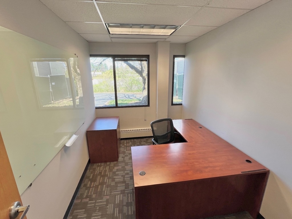 945-951 Hornet Dr, Hazelwood, MO for lease Interior Photo- Image 1 of 13