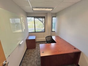 945-951 Hornet Dr, Hazelwood, MO for lease Interior Photo- Image 1 of 13