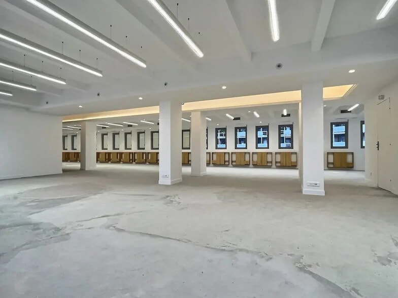 5 Rue Sextius Michel, Paris for lease - Interior Photo - Image 3 of 13