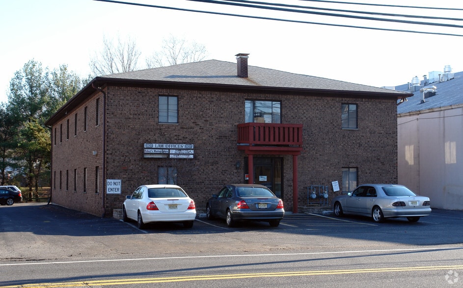 1107 Goffle Rd, Hawthorne, NJ 07506