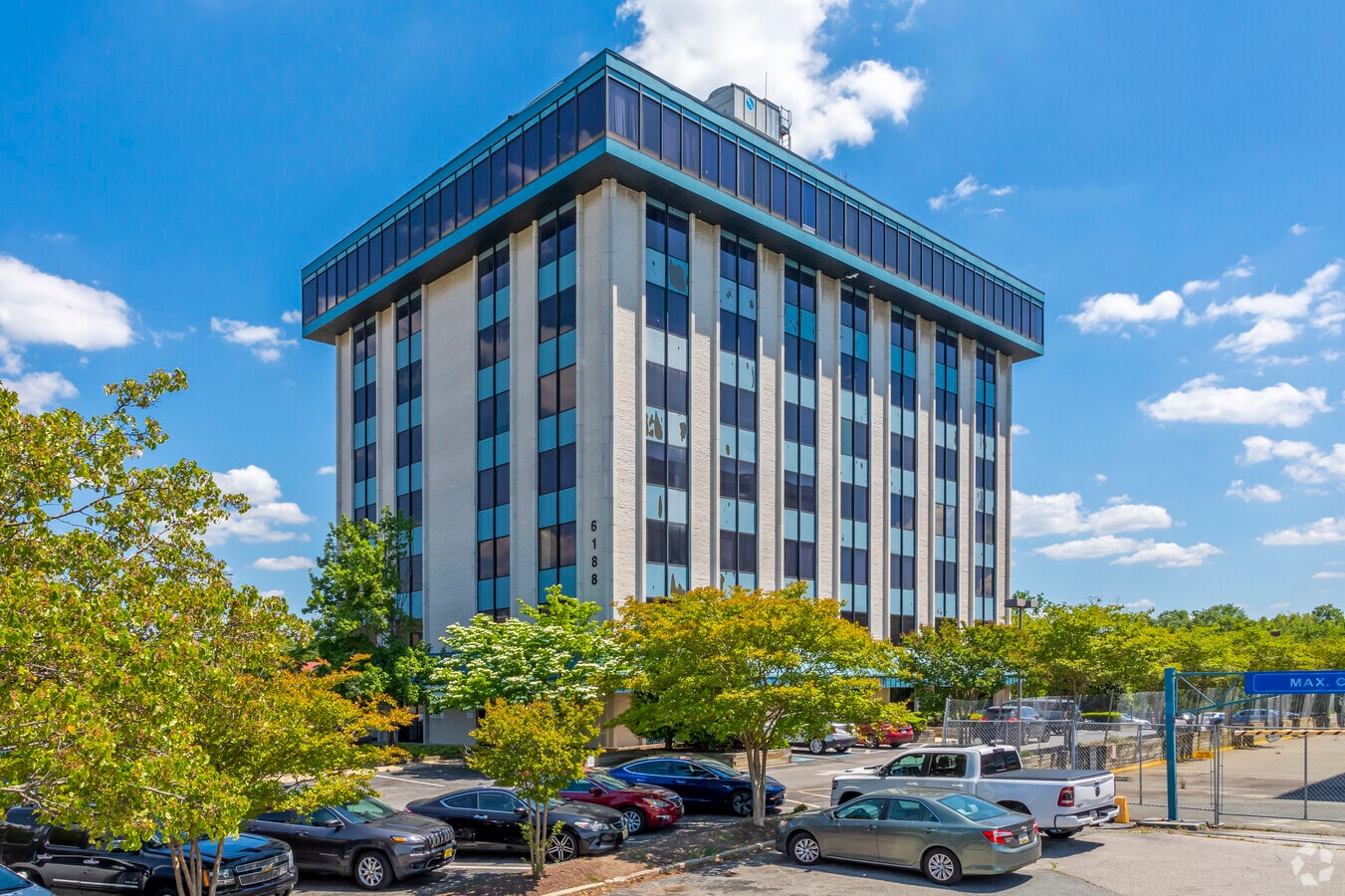 6188 Oxon Hill Rd, Oxon Hill, MD 20745 Gateway East