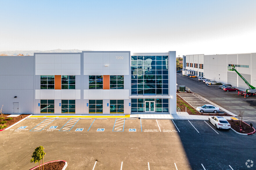 7200 Gateway Blvd, Newark, CA for lease - Building Photo - Image 2 of 5