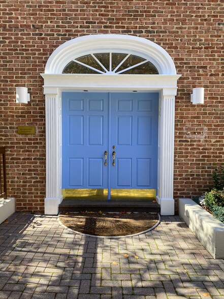 4600 N Park Ave, Chevy Chase, MD for lease - Building Photo - Image 1 of 13