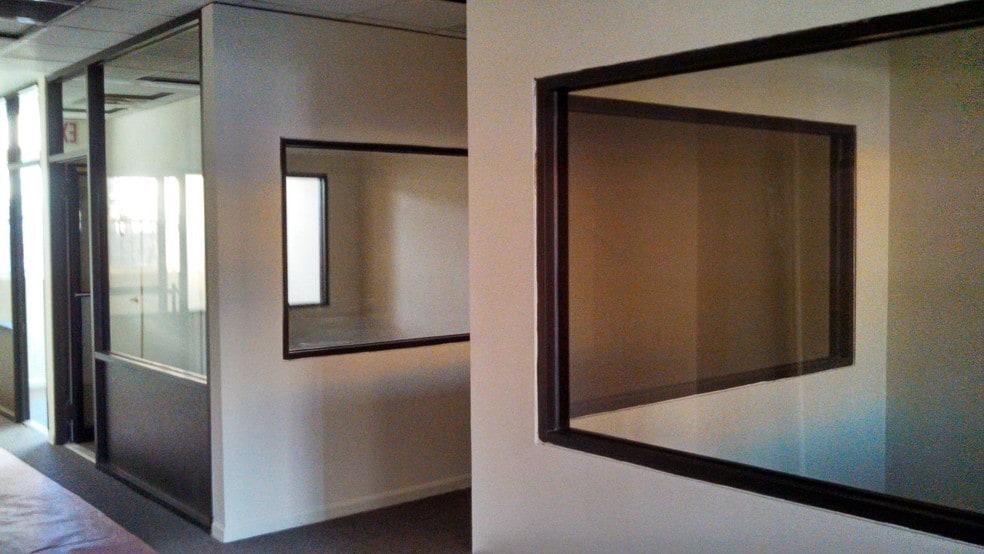 10610 Rockaway Blvd, Jamaica, NY for lease - Lobby - Image 3 of 5