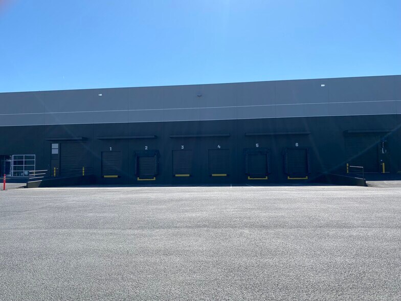 10018 NE 72nd Ave, Vancouver, WA for lease - Building Photo - Image 1 of 2