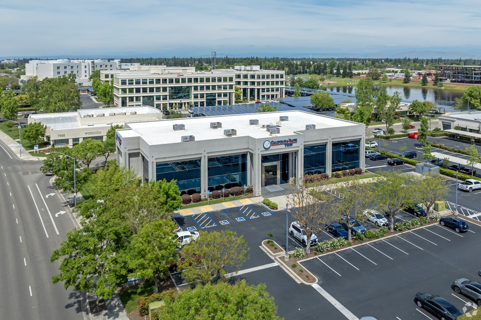 7060 N Fresno St, Fresno, CA for lease Building Photo- Image 1 of 6