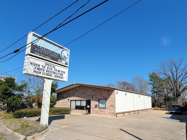 2212 N Frazier St, Conroe, TX for sale - Building Photo - Image 1 of 1