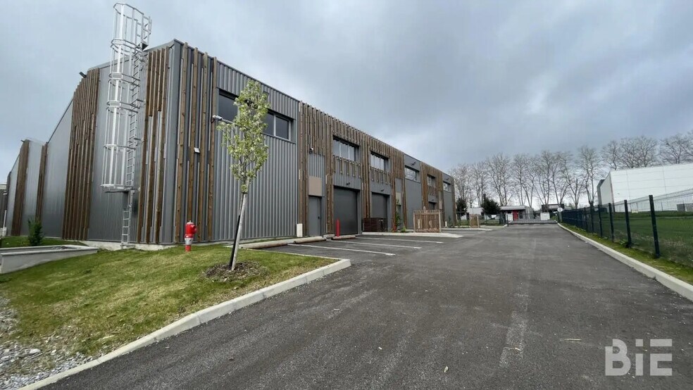 Flex in Pau for lease - Building Photo - Image 3 of 8