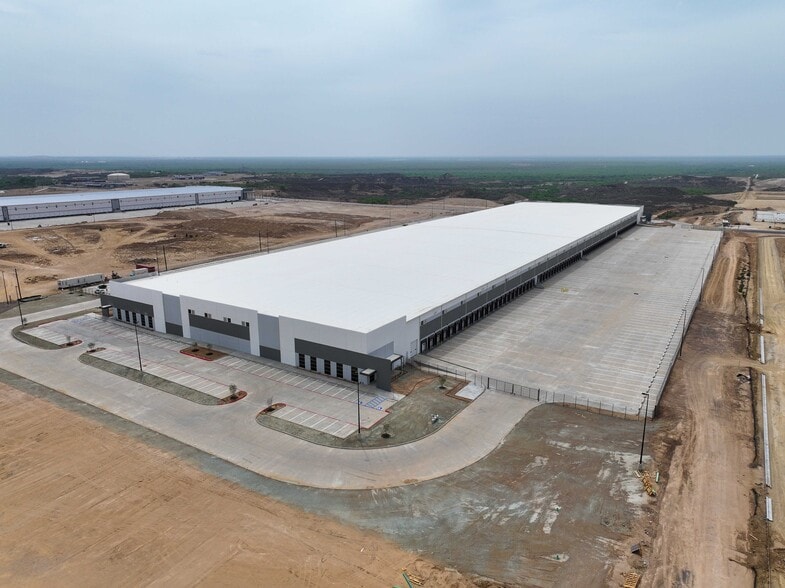 21540 Kraus Lp, Laredo, TX for lease - Building Photo - Image 3 of 6