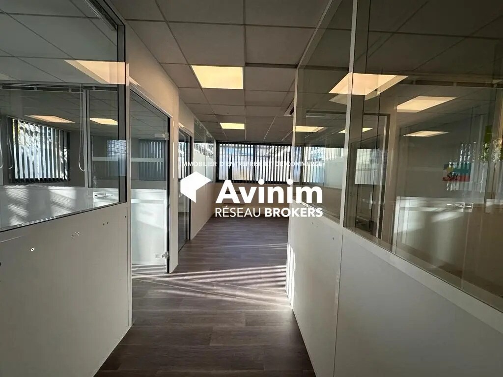 Office in Le Mesnil-Amelot for lease Interior Photo- Image 1 of 9