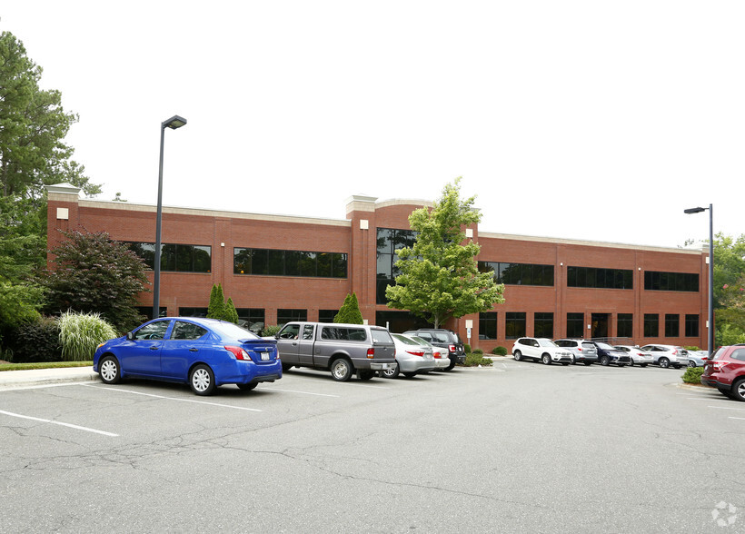 501 Eastowne Dr, Chapel Hill, NC for sale - Building Photo - Image 3 of 5