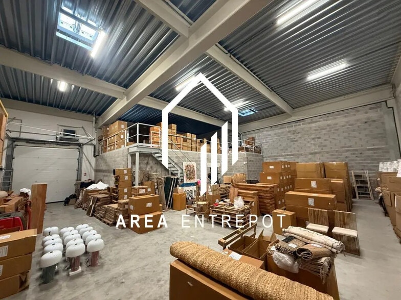 Flex in Aix-en-Provence for lease - Interior Photo - Image 1 of 8