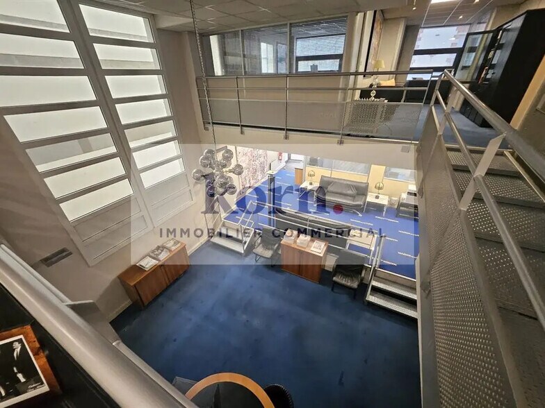 Office in Suresnes for sale - Interior Photo - Image 1 of 9