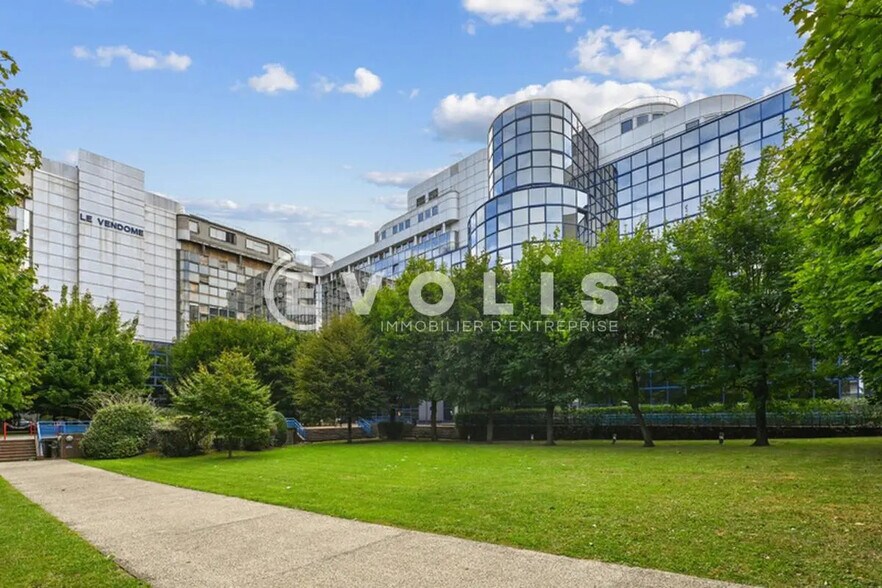 12-14 Rue Du Centre, Noisy-le-Grand for lease - Building Photo - Image 1 of 14