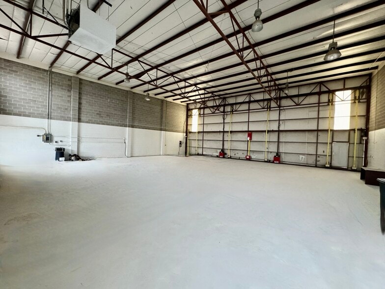 37451 Beechcraft Way, Watkins, CO for sale - Interior Photo - Image 3 of 4