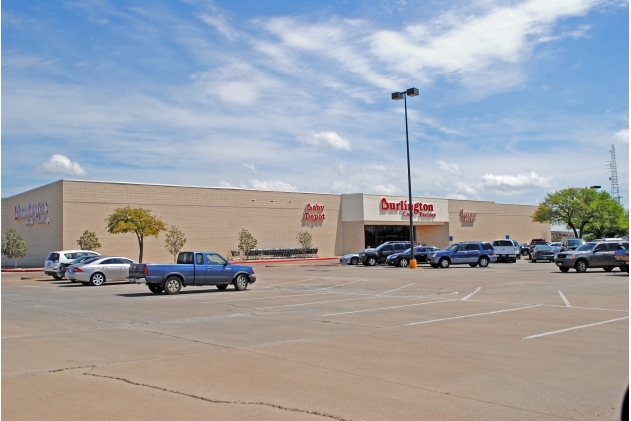 5000-5050 W Waco Dr, Waco, TX for lease - Building Photo - Image 2 of 6