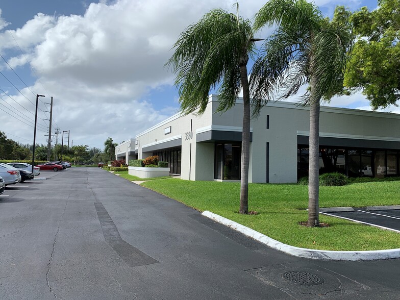 3320-3350 NW 53rd St, Fort Lauderdale, FL for lease - Building Photo - Image 2 of 3