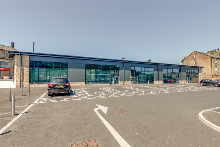 Keighley, Keighley for lease - Building Photo - Image 2 of 6