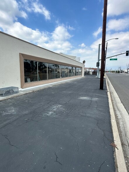 2501 Yates Ave, Commerce, CA for lease - Building Photo - Image 3 of 15