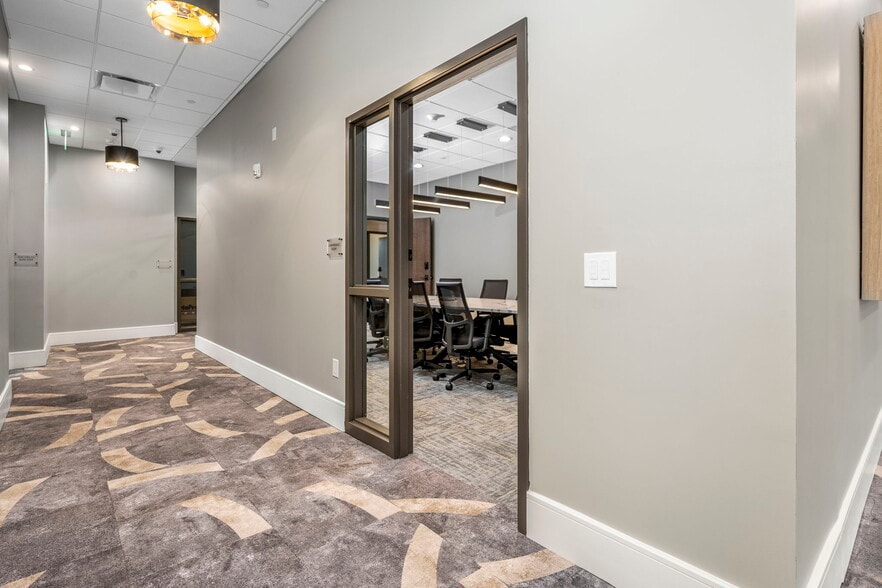 345 June Dr, Harleysville, PA for lease - Interior Photo - Image 2 of 28