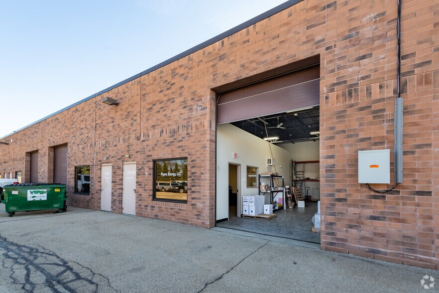 5000-5040 Ashland Way, Franklin, WI for sale - Building Photo - Image 1 of 1