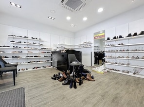 Rue De Rennes, Paris for lease Interior Photo- Image 2 of 3