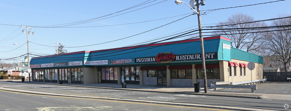 742-756 N Wellwood Ave, Lindenhurst, NY for lease - Primary Photo - Image 1 of 13