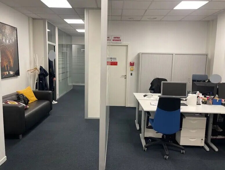 Office in Paris for lease - Interior Photo - Image 3 of 19