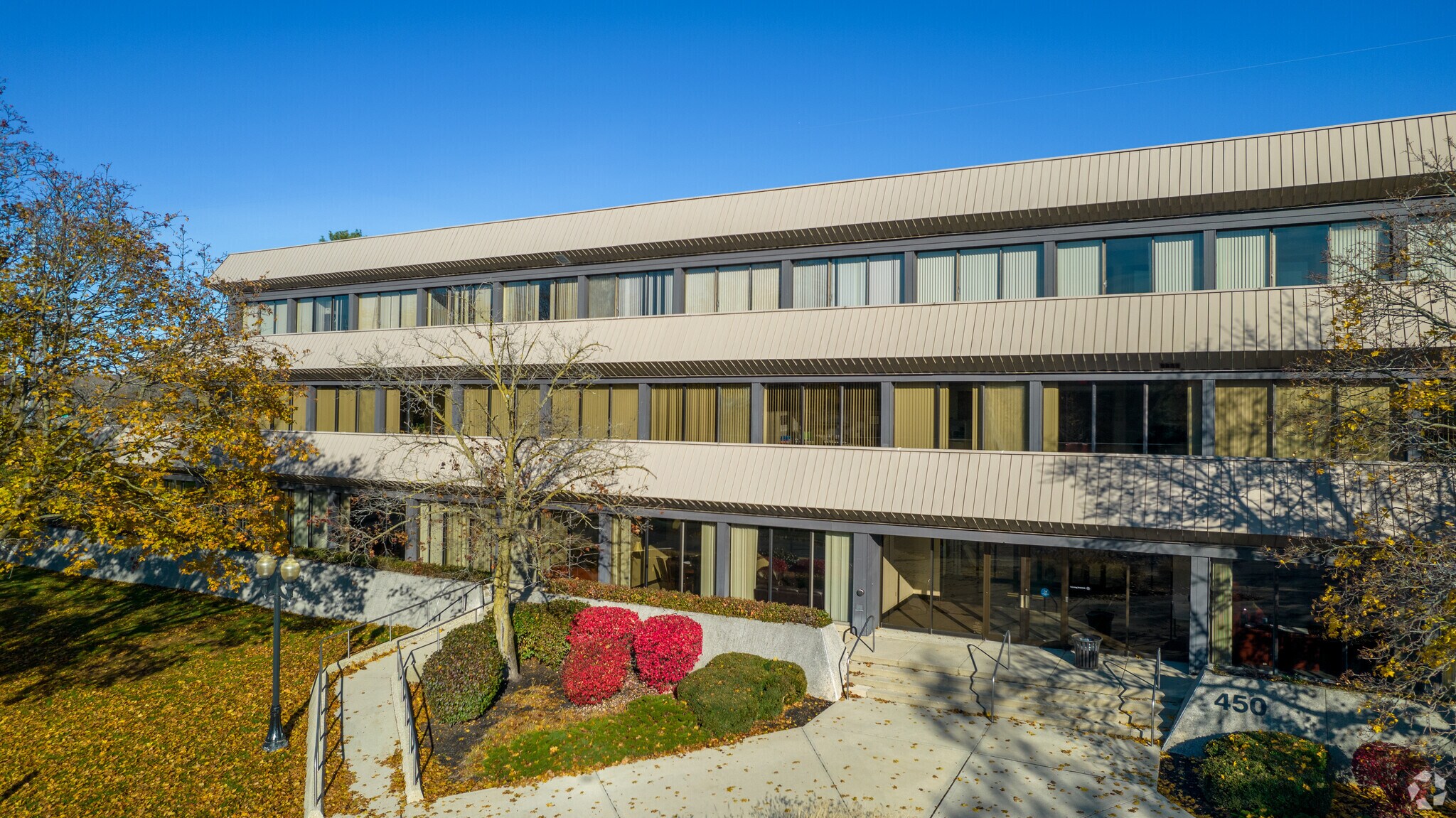 450 W Wilson Bridge Rd, Worthington, OH for lease Building Photo- Image 1 of 9