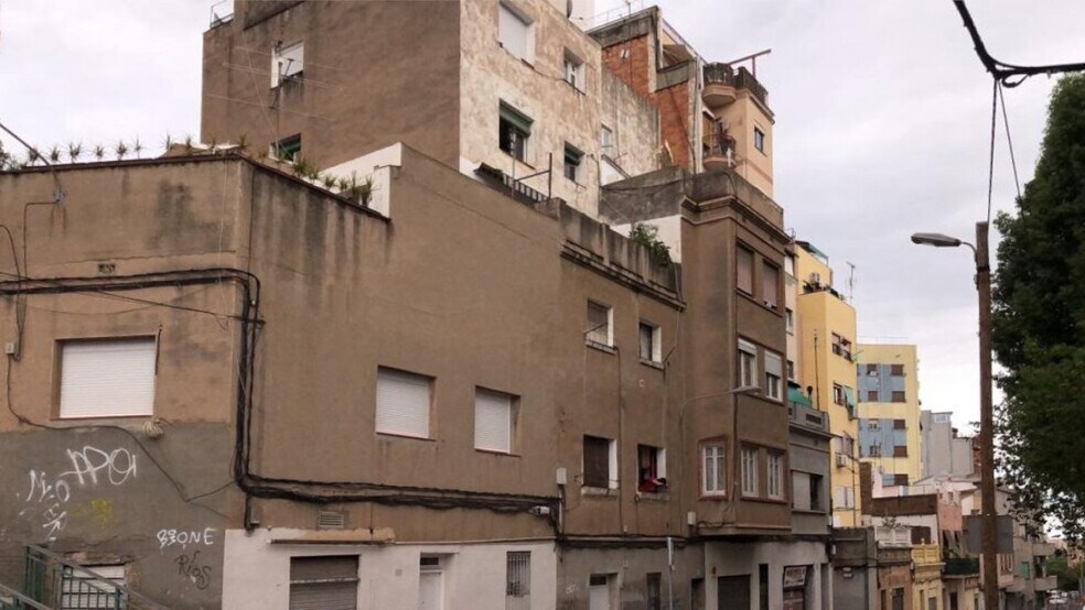 Barrio de Collblanc portfolio of 2 properties for sale on LoopNet.com - Building Photo - Image 3 of 4