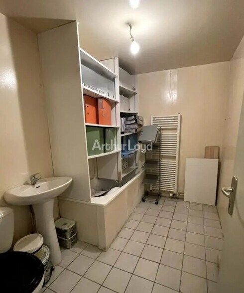 Retail in Reims for sale - Interior Photo - Image 3 of 5