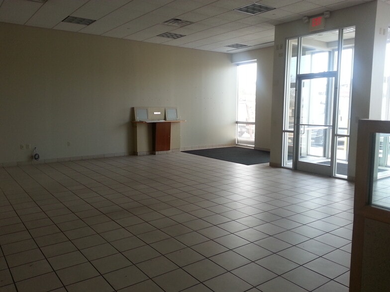 5170 Charlestown Rd, New Albany, IN for lease - Interior Photo - Image 3 of 17