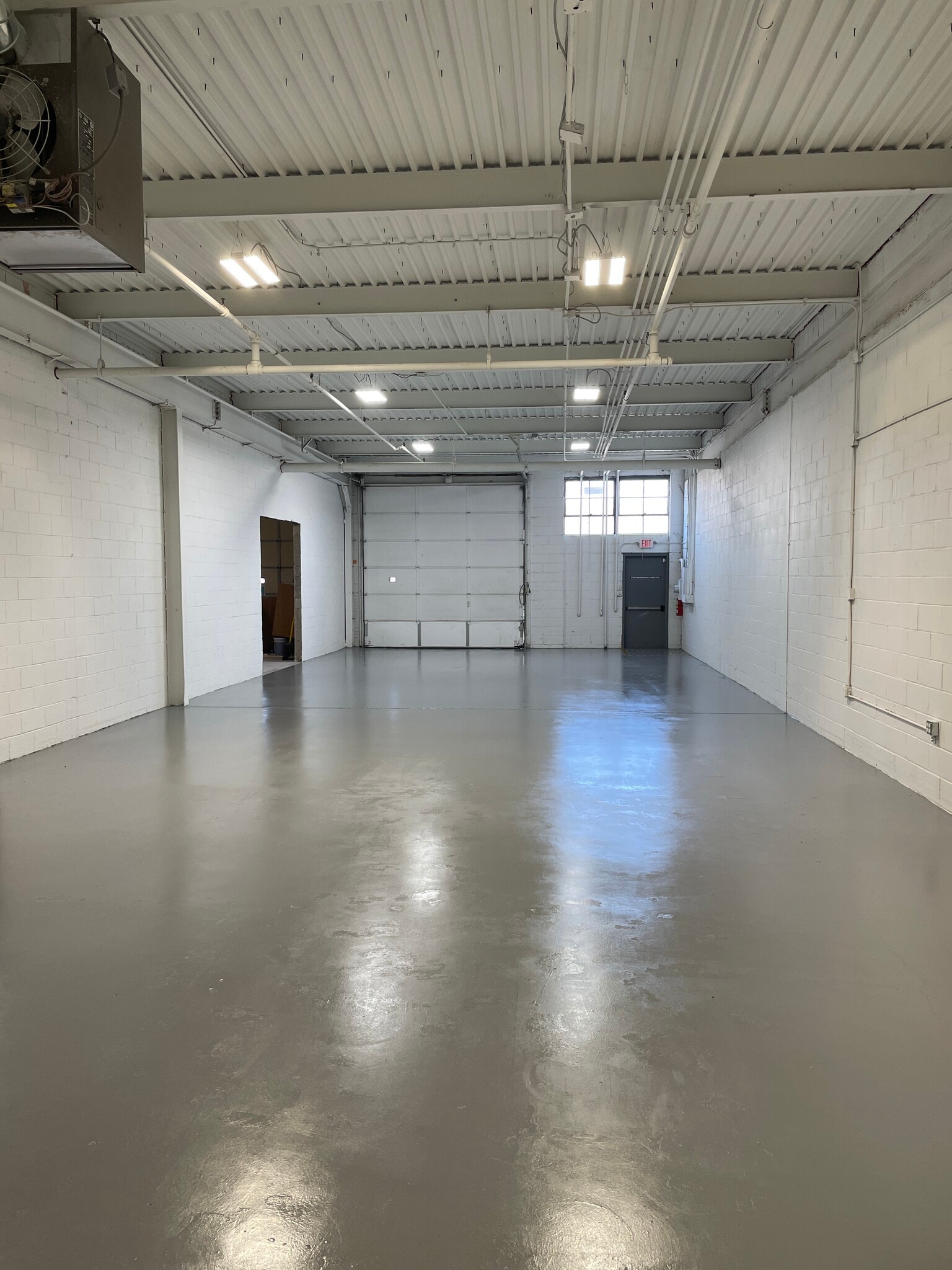 195 Central Ave, Farmingdale, NY for lease Interior Photo- Image 1 of 6