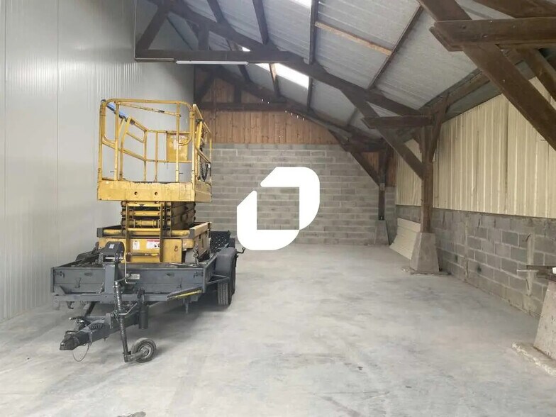 Flex in Livilliers for lease - Interior Photo - Image 1 of 11