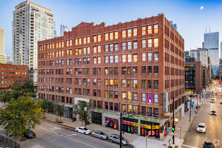 325 W Huron St, Chicago, IL for lease - Building Photo - Image 1 of 22