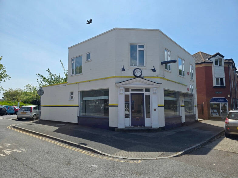 23-25 Old Milton Rd, New Milton for lease - Building Photo - Image 1 of 7