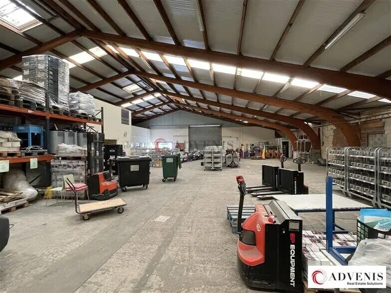 Flex in Gradignan for lease - Interior Photo - Image 2 of 7