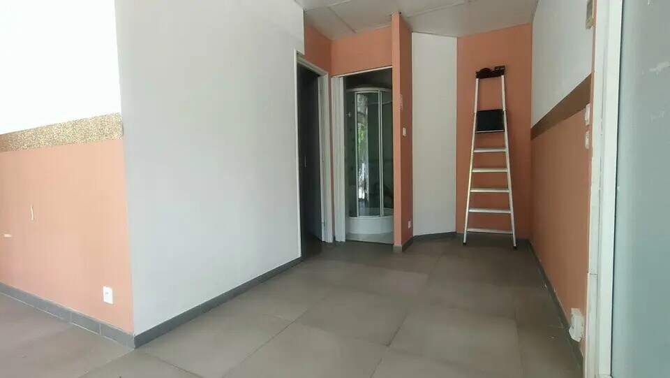 Retail in SAINT-CESAIRE for lease - Interior Photo - Image 3 of 7