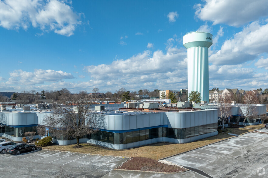 100 Corporate Blvd, Yonkers, NY for lease - Primary Photo - Image 1 of 5